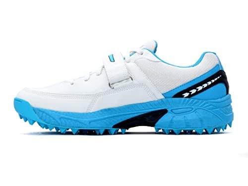 A pair of white, blue QUIVE SEGA REACH Performance Cricket Studs Boots with a synthetic and textile upper, featuring a midfoot band and a rubber outsole.