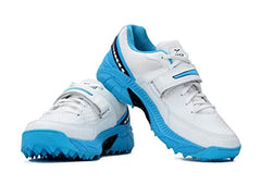 A pair of white, blue QUIVE SEGA REACH Performance Cricket Studs Boots with a synthetic and textile upper, featuring a midfoot band and a rubber outsole.