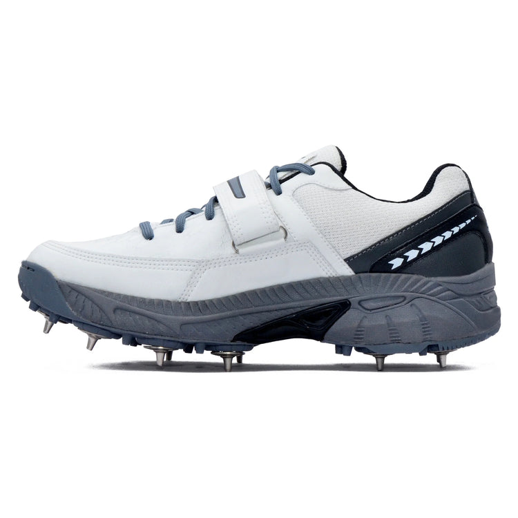 QUIVE SEGA Reach cricket shoes with metal spikes