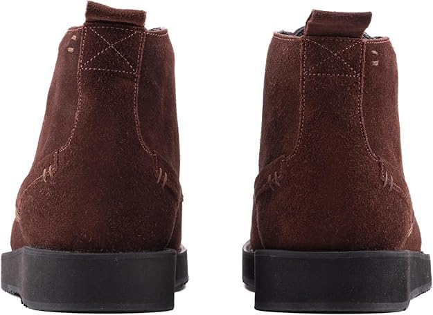 Brown QUIVE London Chester suede chukka boots, heel view