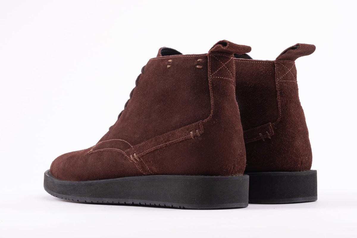 Brown QUIVE London Chester suede chukka boots in a rear three-quarter view