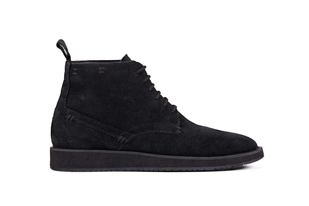 Black QUIVE London Chester suede chukka boot, right-facing side profile