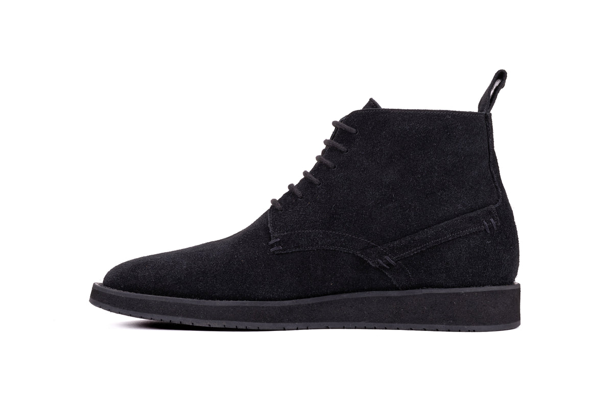 Black QUIVE London Chester suede chukka boot, left-facing side profile