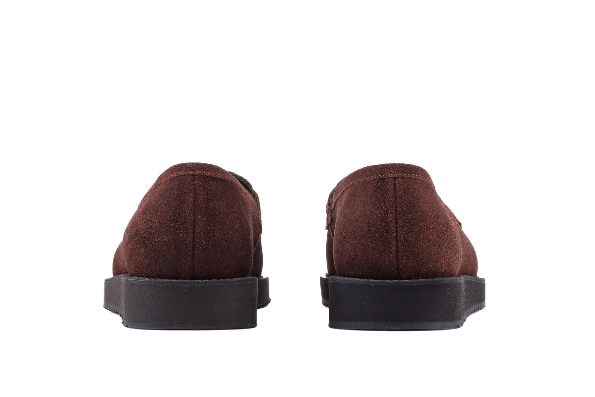 Brown QUIVE London Cambridge suede loafers, heel view