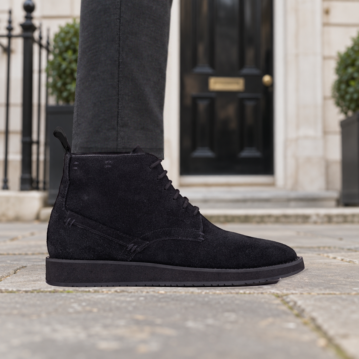 QUIVE London Chester suede chukka boots black in a lifestyle setting