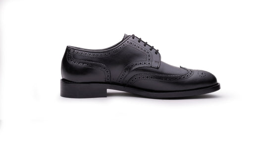 QUIVE London Kensington black leather wingtip Derby shoe, right-facing side view