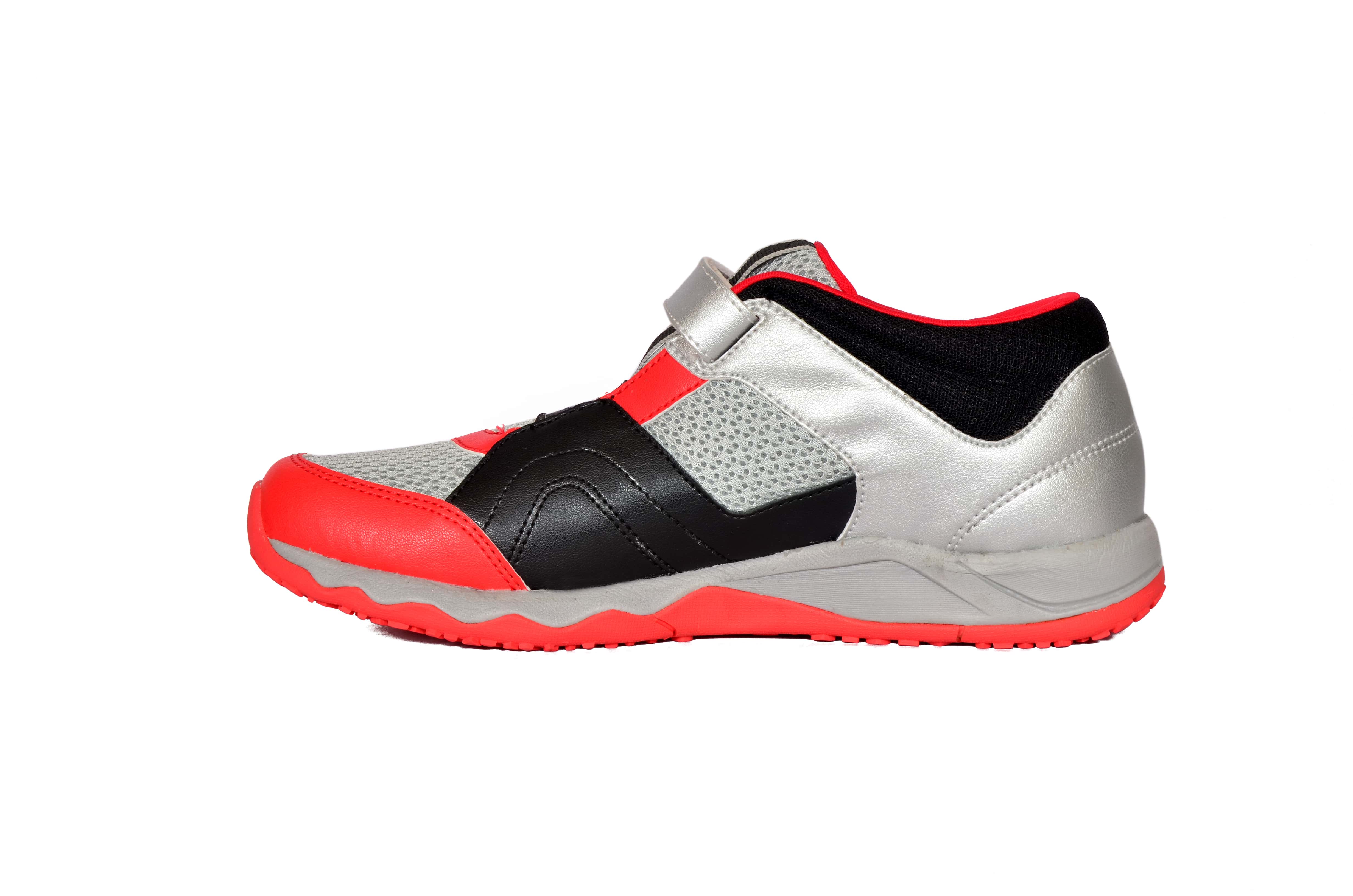 red, silver, black, two toned, kids, children, boys shoes, children's shoes, children's trainers, kids shoes, kids trainers, for kids, for trainers, for kids, multicoloured, multicolored, SEGA SHOES, SEGA SPORTS, SEGA DECO , Image of SEGA Deco in its red silver & black variation facing left of the camera,